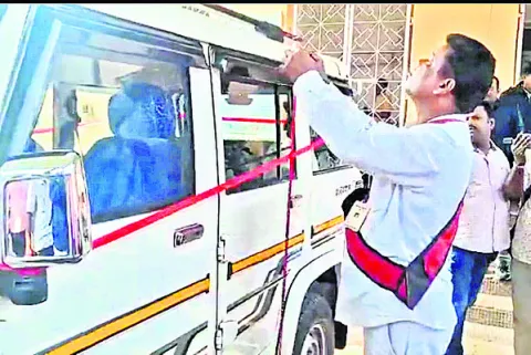 ఢెంకనాల్‌ తహసీల్దార్‌ కారు జప్తు 