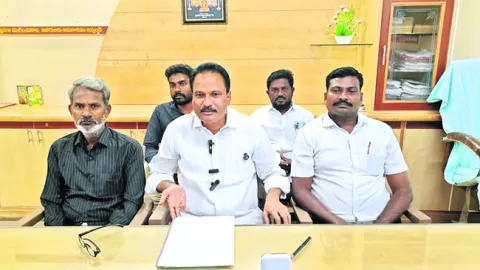 మున్సిపల్‌ పెట్రోలు బంకు డబ్బుపై విచారణ జరిపించండి