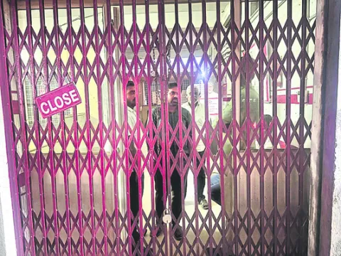 ముత్తూట్‌ ఫైనాన్స్‌కు తాళం