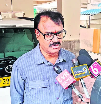 రిటైర్డ్‌ సీఈ ఇంట్లో ఏసీబీ సోదాలు 