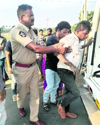 ఏఆర్‌ డీఎస్పీ మానవత్వం