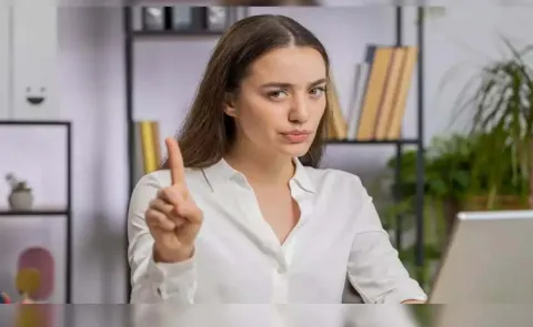 50 Pluse employee invites 22 year-old coworker to dinner reddit post Viral