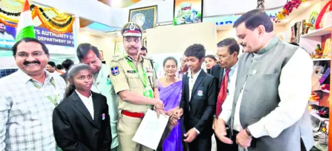 శెభాష్‌.. భగవేందర్‌ 
