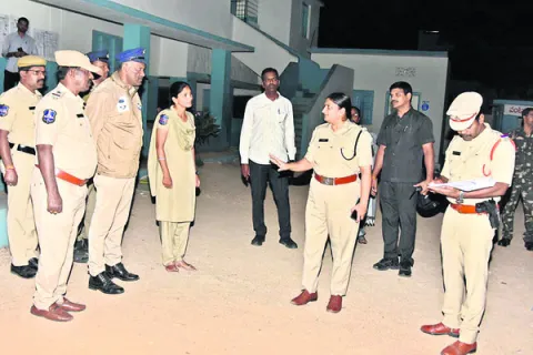 గట్టి బందోబస్తు.. 