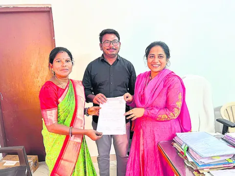 వేతనంలో కోత విధించొద్దు