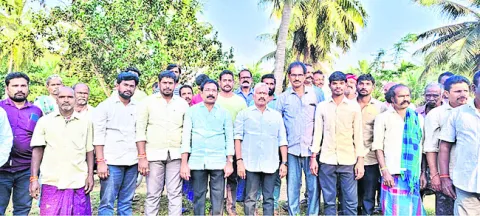 ప్రభుత్వ భూదాహాన్ని అడ్డుకుంటాం.. 