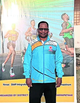 జాతీయ మారథాన్‌ పోటీలకు గిరిజనుడు ఎంపిక
