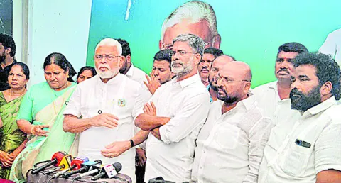 అక్రమ అరెస్టులు చేసేందుకే పోలీసులా? 