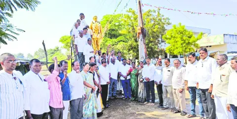 గౌరవెల్లి ప్రాజెక్టుకు ‘బొమ్మ’ పేరు పెట్టాలి 