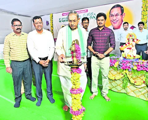 విలువలతో కూడిన వ్యక్తిత్వాన్ని అలవర్చుకోవాలి 