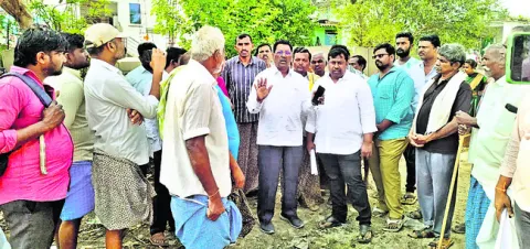 లింగాపురం సొసైటీ స్థలంపై వివాదం 