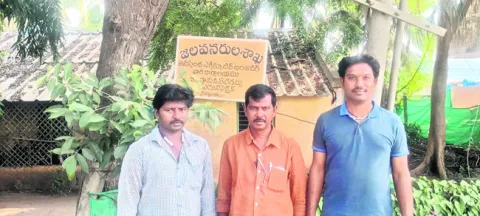 లస్కర్లకు బకాయి వేతనాలు చెల్లించాలి 