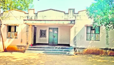 పక్కదారి పట్టిన దాణా 