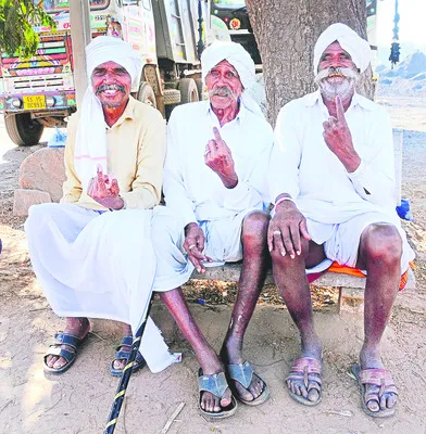 ఓటెత్తిన పల్లె