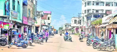 పెద్ద ఊరు.. చిన్న పల్లె!