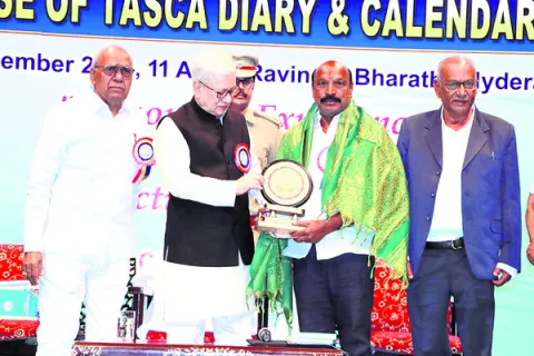 అనాథ వృద్ధులకు పెద్ద దిక్కు
