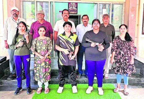 జాతీయ పోటీలకు జిల్లా షూటర్లు 