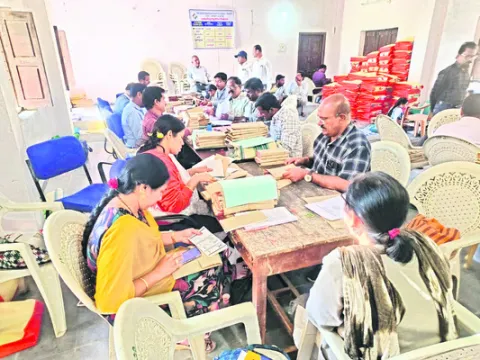 ఎన్నికల సామగ్రి సిద్ధం 