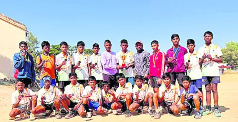 హాకీ పోటీల్లో జిల్లా జట్టుకు మూడోస్థానం