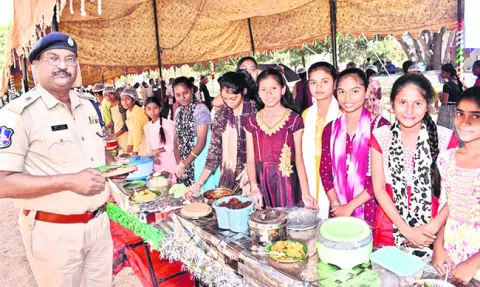 ఆరోగ్యకర ఆహారపు అలవాట్లు అలవర్చుకోవాలి 