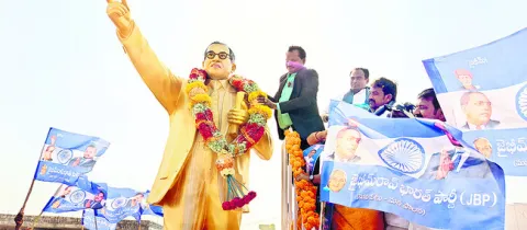 రాజ్యాధికారం వైపు అడుగులు వేయాలి 