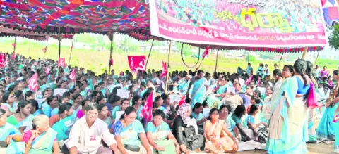 కదం తొక్కి.. ప్రభుత్వంపై గళమెత్తి.. 