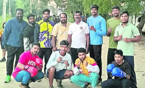 బాక్సింగ్‌ పోటీల్లో సిక్కోలు పంచ్‌ 