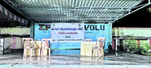 డిస్ట్రిబ్యూషన్‌, రిసెప్షన్‌  సెంటర్ల ఏర్పాటు
