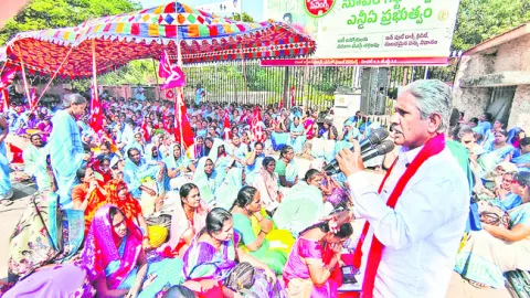 వేతనాలు పెంచాలి
