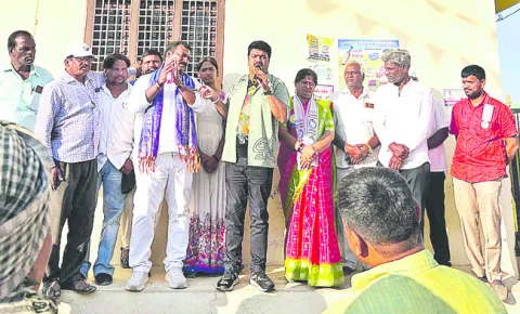 పంచాయతీ ప్రచారంలో సినీ నటుడు శివారెడ్డి  
