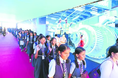 సందడిగా ‘సమ్మిట్‌’ ప్రాంగణం