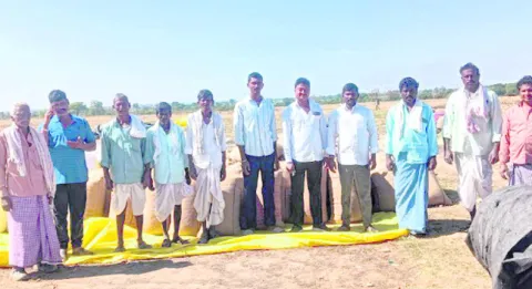 ధాన్యంలో కోత..  రైతుల ఆందోళన..!
