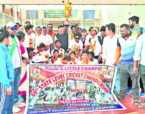 గజపతి క్రికెట్‌ జట్టుకు ఘన స్వాగతం