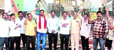 టెక్స్‌టైల్‌ పార్క్‌లోని పరిశ్రమలు తెరిపించాలి