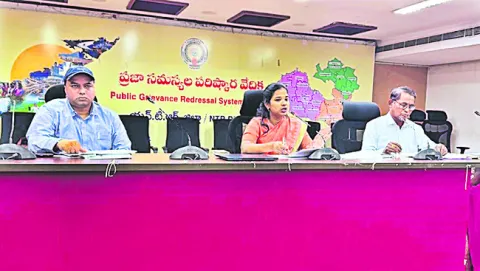 రేషన్‌ పక్కదారి పడితే కఠిన చర్యలు 