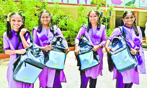 జగన్‌ పాలనలో నాణ్యతతో కూడిన కిట్లు 