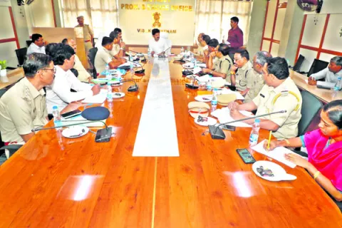 అక్రమ మద్యాన్ని నివారించాలి