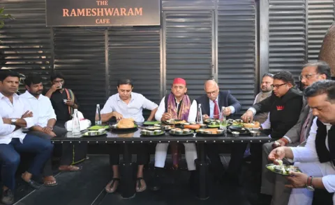 Ktr Dines With Akhilesh Yadav At Rameswaram Cafe