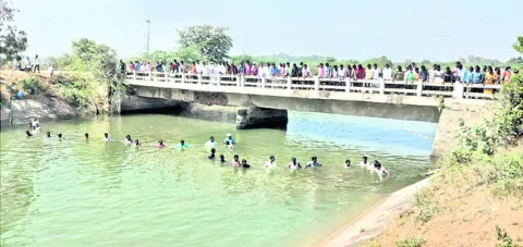 ప్రవాహం.. ప్రమాదం 