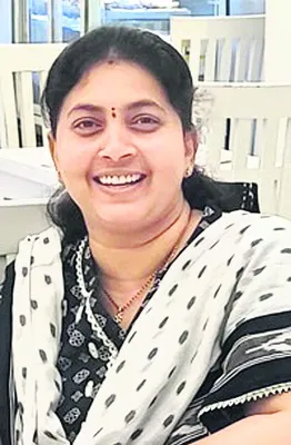 నాడు తండ్రి.. నేడు కూతురు 
