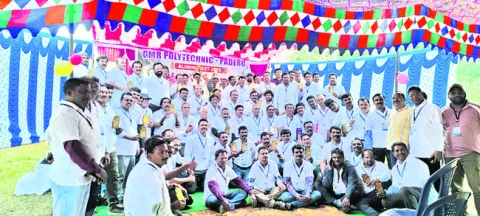 పూర్వ విద్యార్థుల ఆత్మీయ సమ్మేళనం