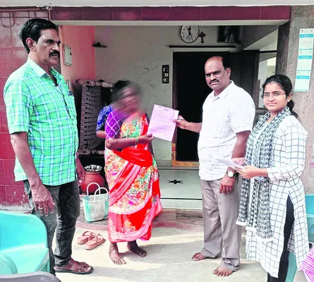 బకాయిదారులకు రెడ్‌నోటీస్‌లు