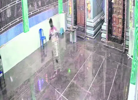 ఆలయంలో హుండీ అపహరణ