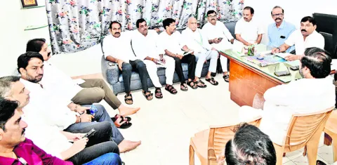 ప్రైవేటీకరణకు వ్యతిరేకంగా 15న భారీ ర్యాలీ 