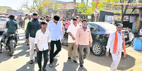 ఓటు వేయలేదని బెదిరింపులు.. అనుచిత వ్యాఖ్యలు