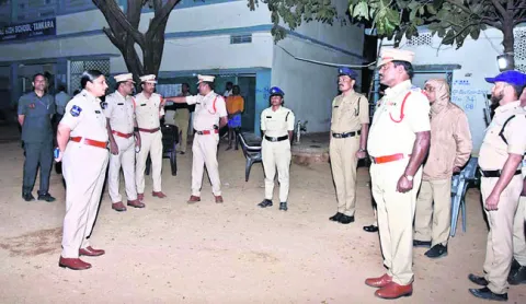 ఖాకీల నిఘా
