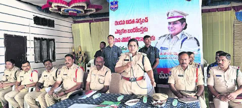 ఓటర్లతో మొరటుగా వ్యవహరించొద్దు