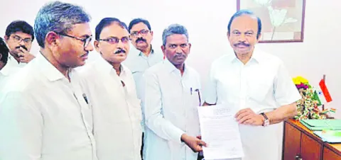 పచ్చాకు ముఠాలకు రక్షణ చట్టం కావాలి