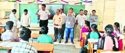 వంద శాతం ఉత్తీర్ణత సాధించాలి 