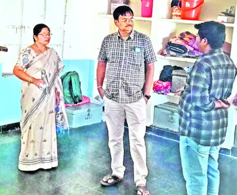 హాస్టల్‌ విద్యార్థులకు  సౌకర్యాలు కల్పించాలి 